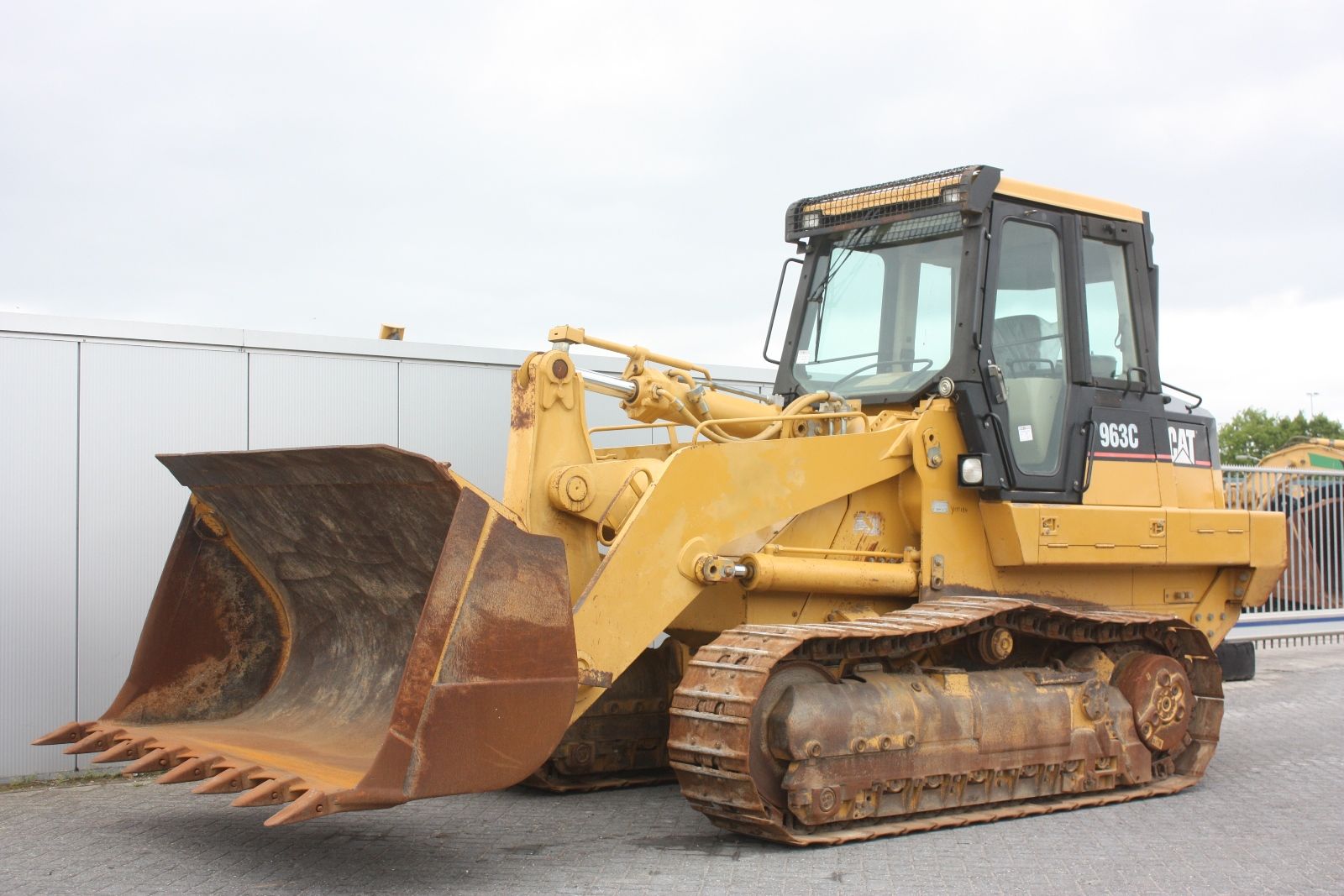 delta-machinery-caterpillar-963c